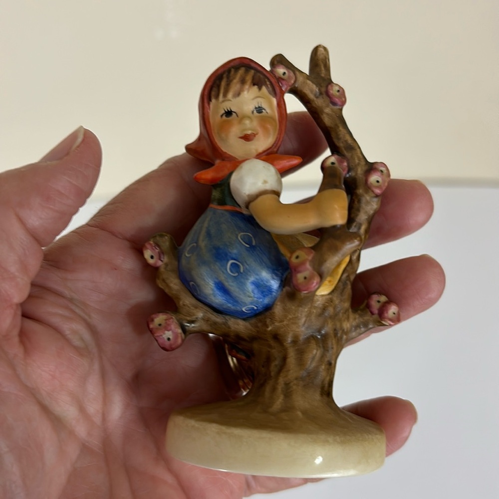 Vintage Hummel Goebel “Apple Tree Girl” #141 TMK-5 Signed